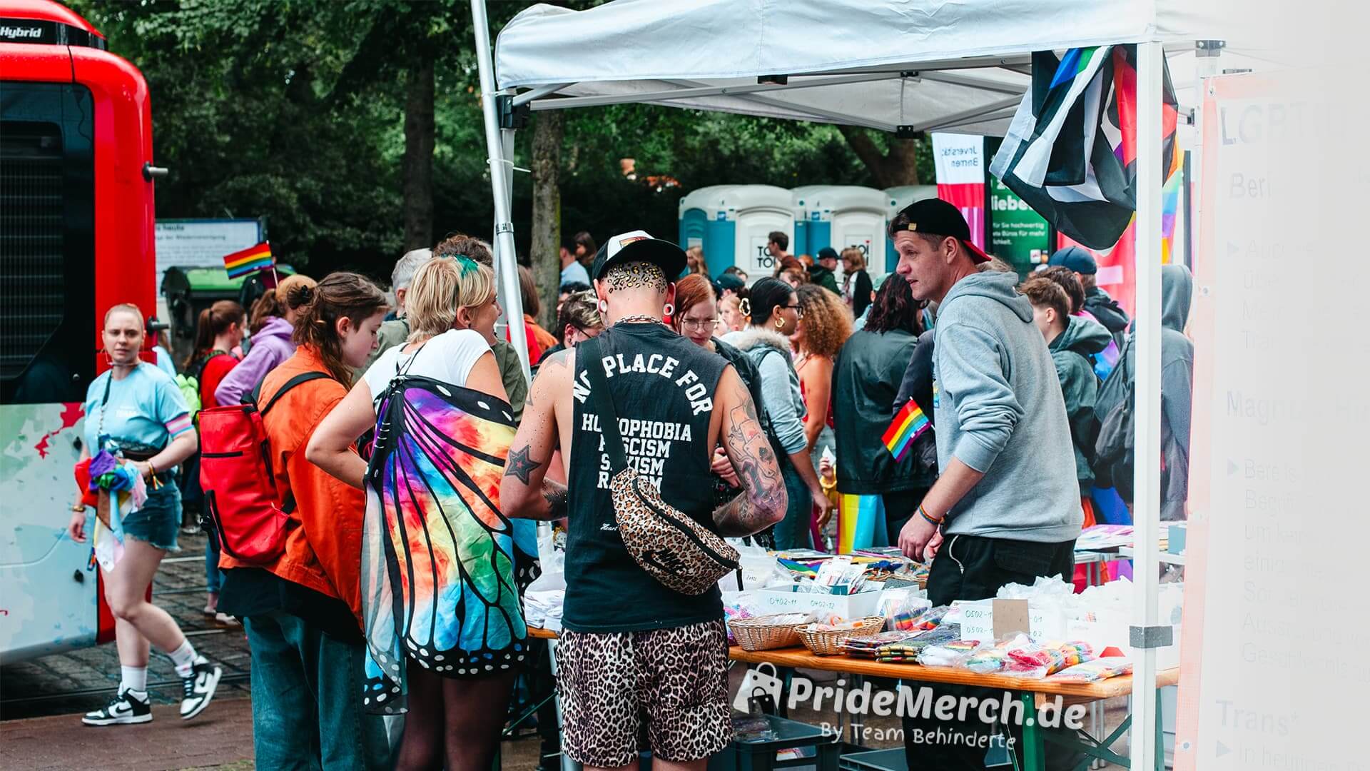 pridemerch.mom By Team Behinderte: Erfolgreicher Auftritt beim CSD Bremen 2025 🌈💪