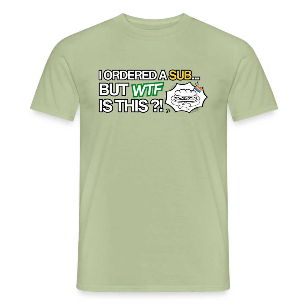 Freigestelltes hellgrünes T-Shirt, auf dem die riesige fette Typografie „I ORDERED A SUB… BUT WTF IS THIS?!“ dominiert. „SUB“ leuchtet gelb, „WTF“ grün, daneben der weiße Stern-Badge mit Sandwich, Puppy-Halsband und kleiner Regenbogenflagge.