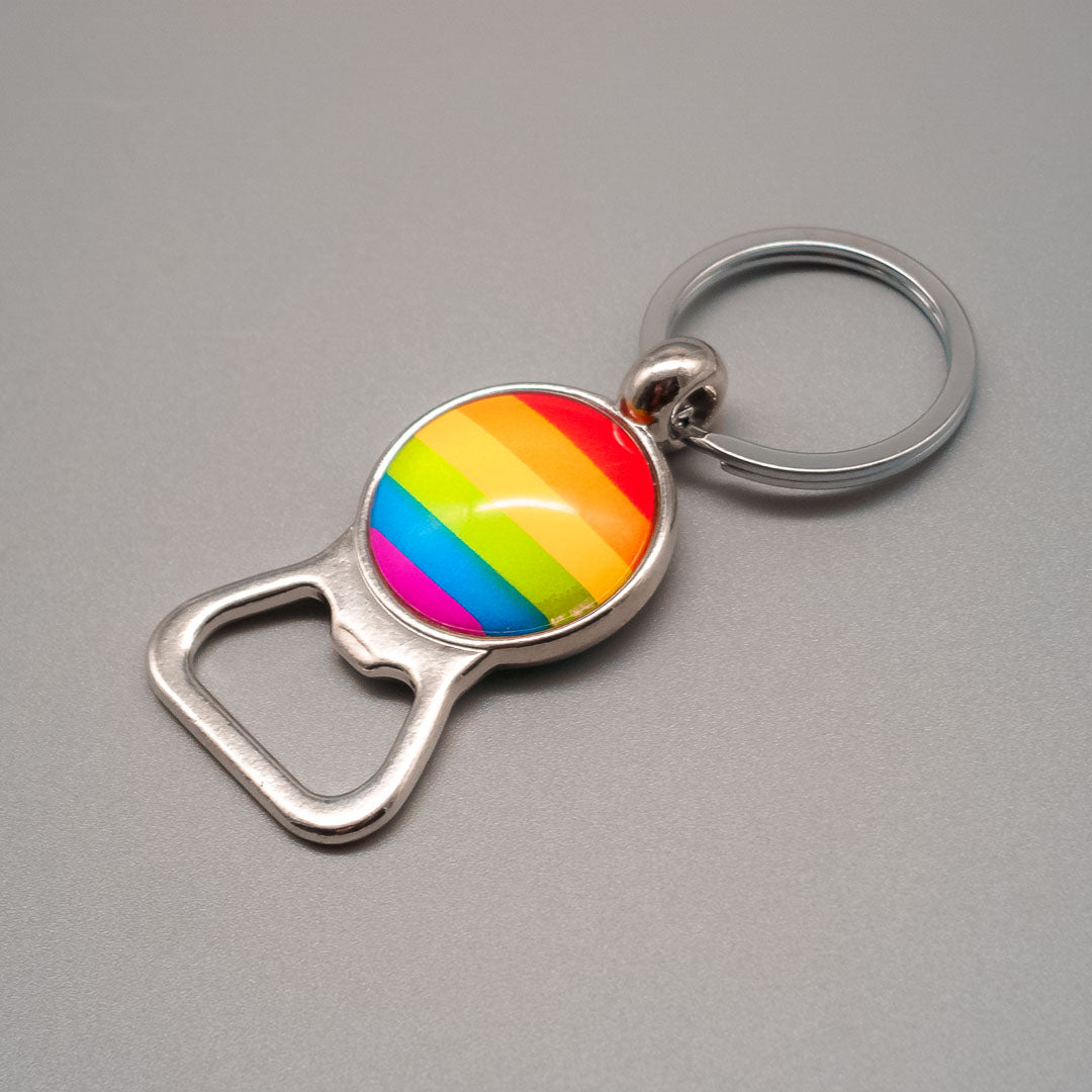Pride Schlüsselanhänger mit Flaschenöffner - pridemerch.mom - Team Behinderte im Queer Cities e.V.