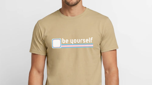 Be Yourself – Trans Flaggen-Typografie